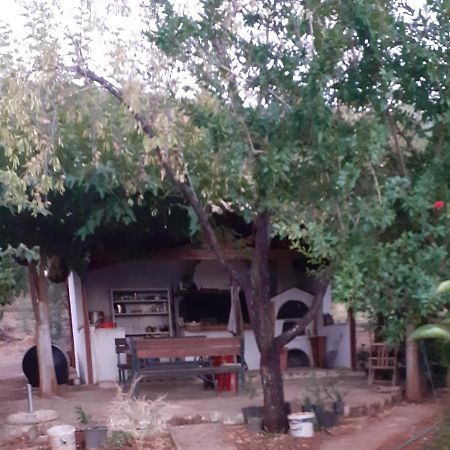 A Modern Farmhouse With Big Garden Trapeza  ภายนอก รูปภาพ