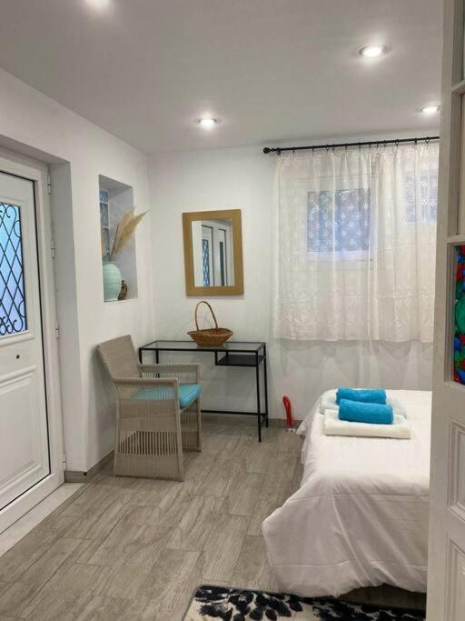 A Modern Farmhouse With Big Garden Trapeza  ภายนอก รูปภาพ