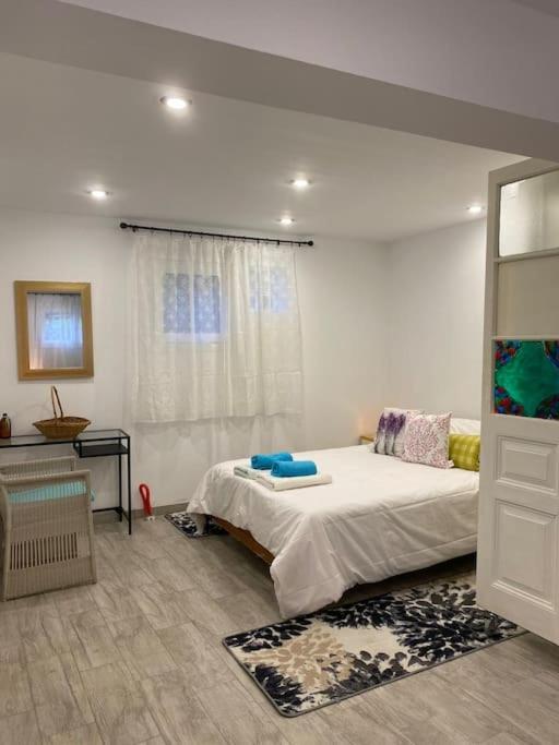 A Modern Farmhouse With Big Garden Trapeza  ภายนอก รูปภาพ