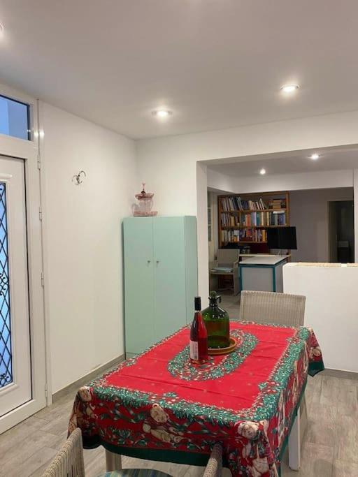 A Modern Farmhouse With Big Garden Trapeza  ภายนอก รูปภาพ