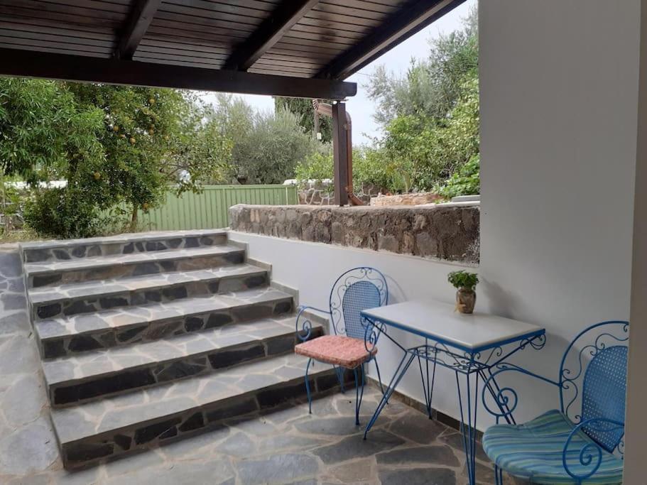 A Modern Farmhouse With Big Garden Trapeza  ภายนอก รูปภาพ