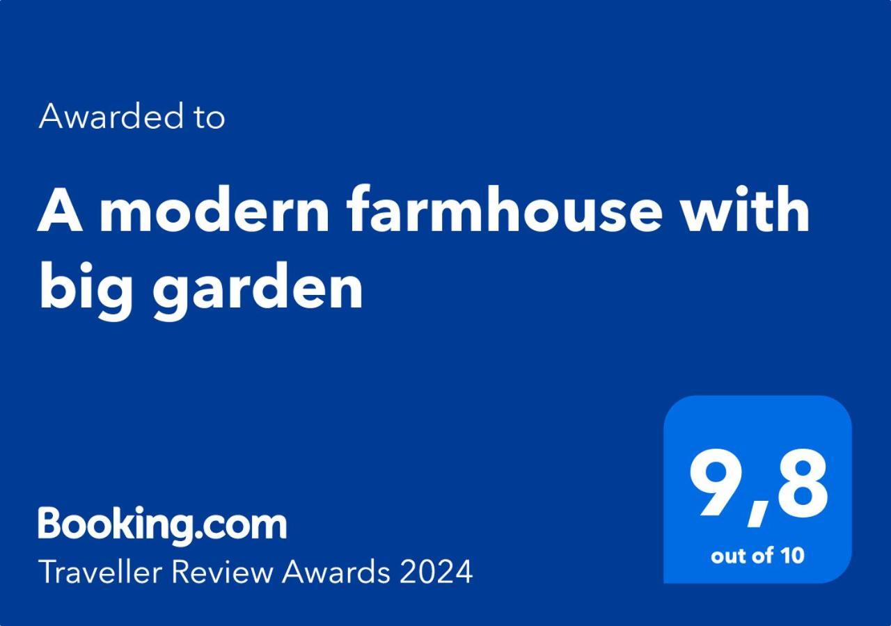 A Modern Farmhouse With Big Garden Trapeza  ภายนอก รูปภาพ